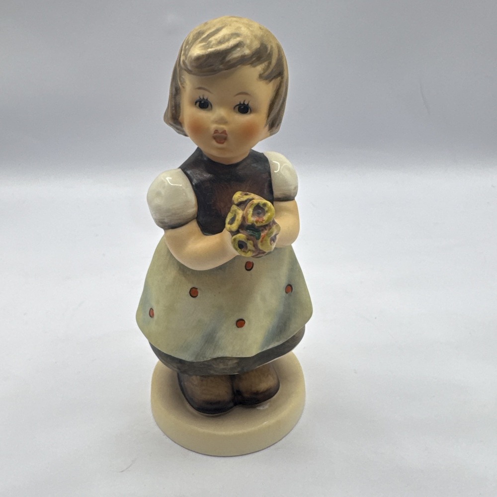 Goebel Hummel‎ Figurine "For Mother" #257  5" Tall West Germany TMK5